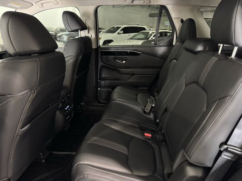 New 2025 Honda Pilot Touring image 7