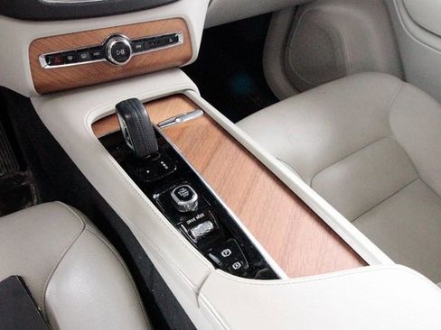 Used 2021 Volvo XC90 T8 Inscription Expression w/ Protection Package Premier image 7