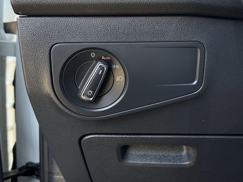 Used 2024 Volkswagen Tiguan SE image 23