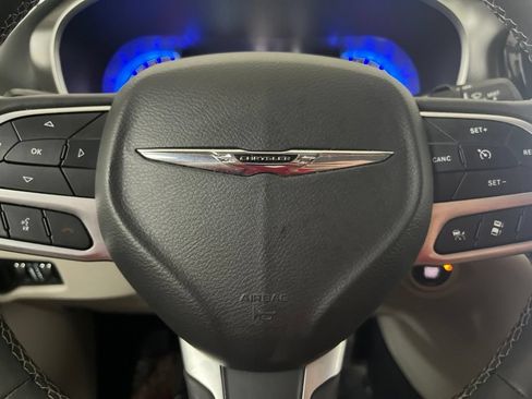 Used 2024 Chrysler Pacifica Touring-L FWD image 57