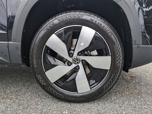 New 2025 Volkswagen Taos S image 11