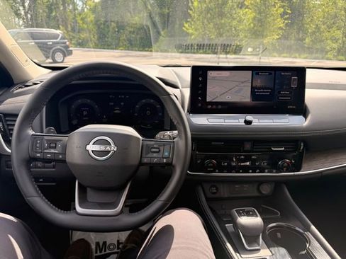 Used 2026 Nissan Rogue Platinum w/ Platinum Premium Package AWD/4WD image 2