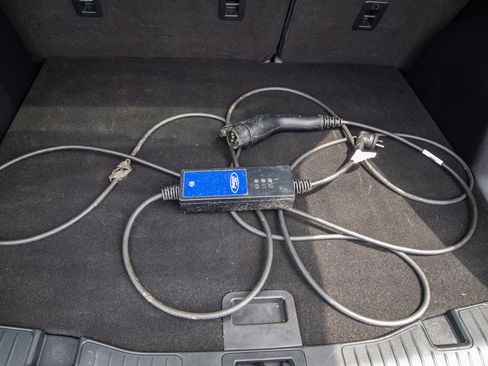 Used 2025 Ford Escape SE FWD image 30