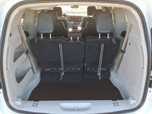 Used 2024 Chrysler Pacifica Touring-L image 21