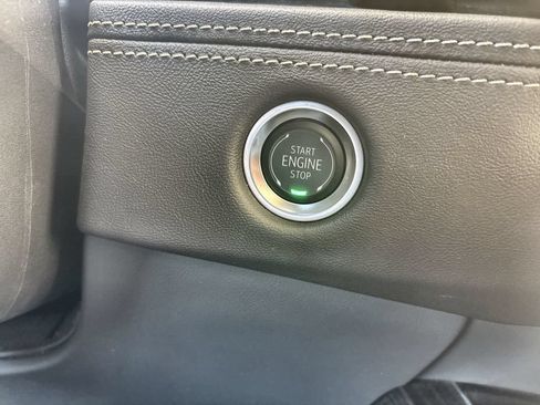 Certified 2025 Cadillac Escalade Premium Luxury AWD/4WD image 17