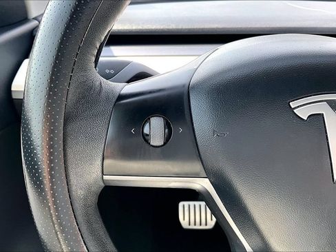 Used 2022 Tesla Model Y Performance AWD/4WD image 18
