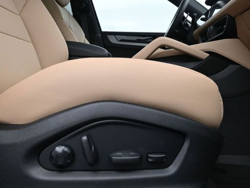 New 2026 Porsche Cayenne image 14