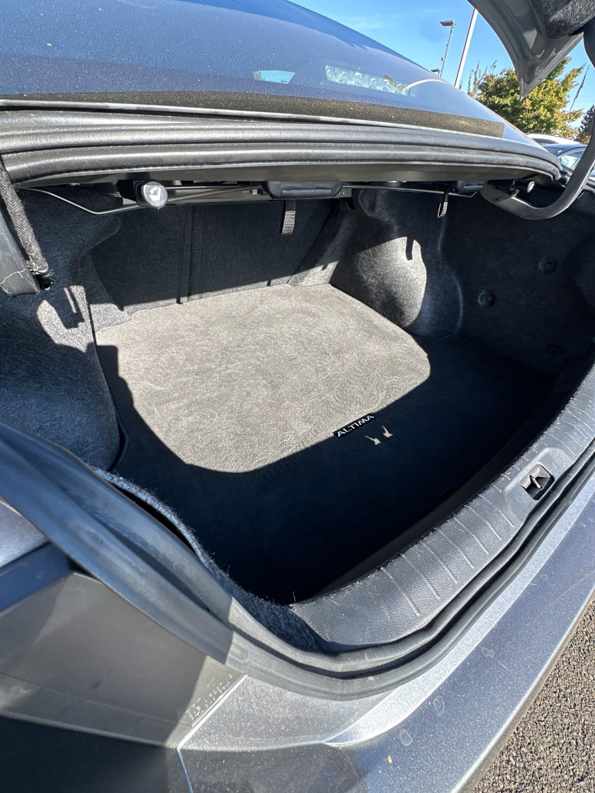 Used 2025 Nissan Altima 2.5 SV FWD image 13