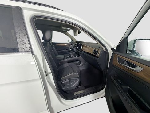 Used 2024 Volkswagen Atlas SE FWD image 34