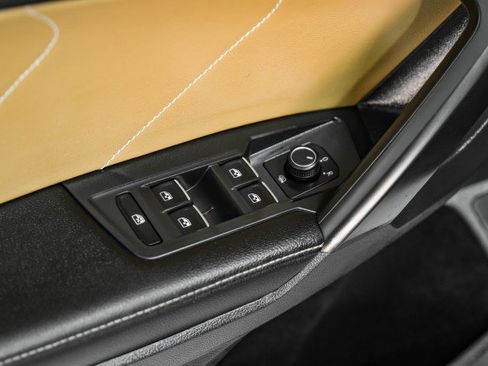 Used 2022 Volkswagen Tiguan SE R-Line image 38