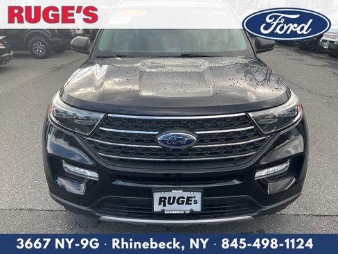 Certified 2022 Ford Explorer XLT w/ Equipment Group 202A image 9