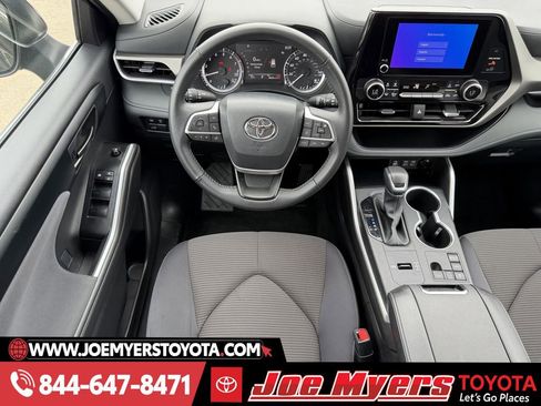 Used 2025 Toyota Highlander LE image 14
