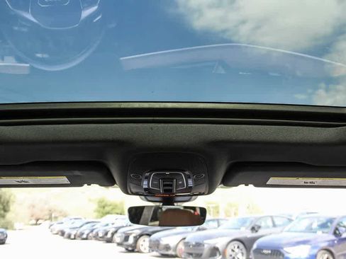 Used 2022 Audi e-tron Premium w/ Convenience Plus Package image 12