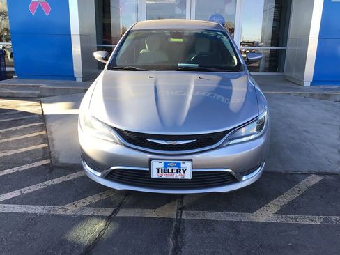 Used 2016 Chrysler 200 Limited image 2