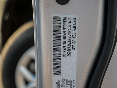 Used 2024 Jeep Compass Latitude AWD/4WD image 41