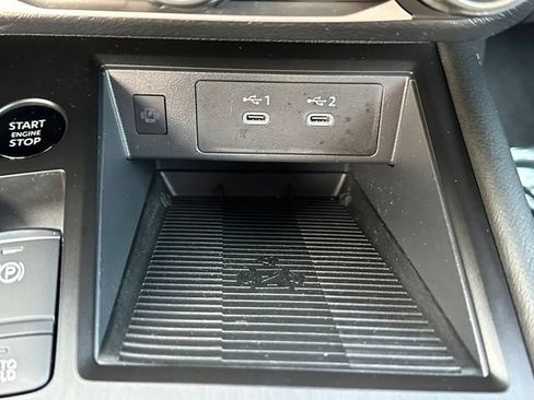 Used 2025 Nissan Kicks SV AWD/4WD image 33