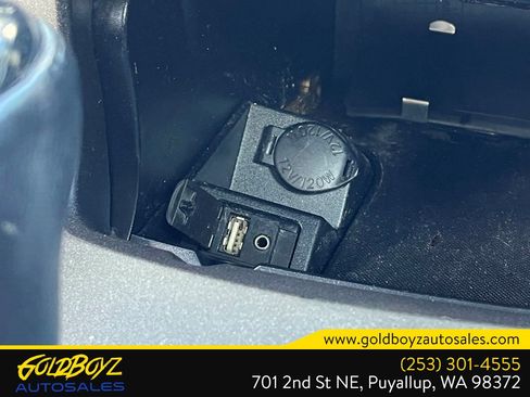 Used 2015 Toyota Camry SE FWD image 29