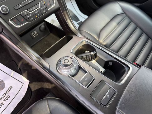 Used 2019 Ford Fusion SEL FWD image 17