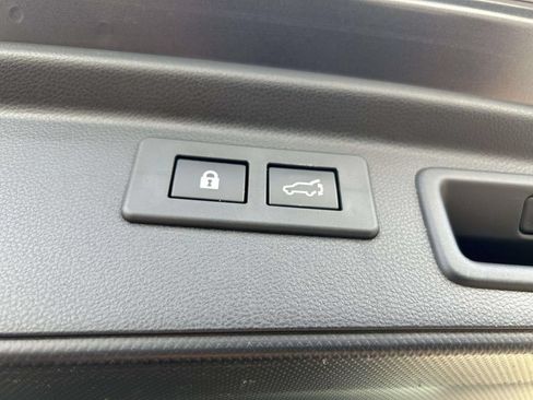 Used 2022 Subaru Forester Premium AWD/4WD image 14