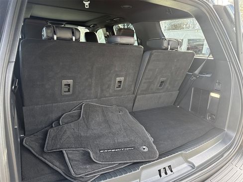Used 2023 Ford Expedition Limited image 19
