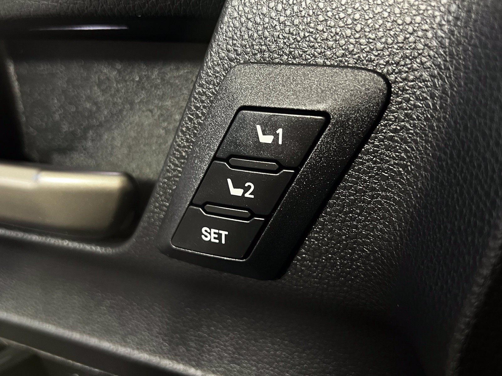 Certified 2025 Toyota 4Runner Limited AWD/4WD image 15