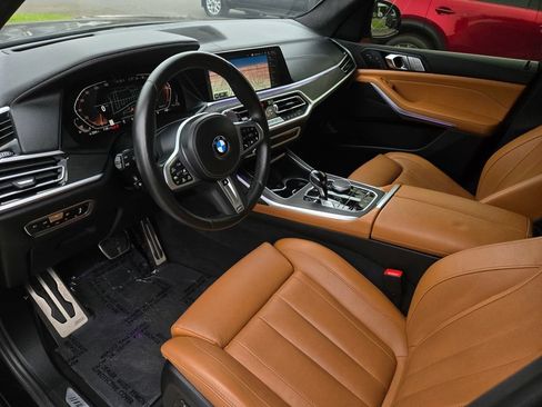 Used 2022 BMW X7 xDrive40i w/ M Sport Package AWD/4WD image 10