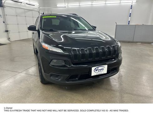 Used 2017 Jeep Cherokee Sport w/ Cold Weather Group AWD/4WD image 3