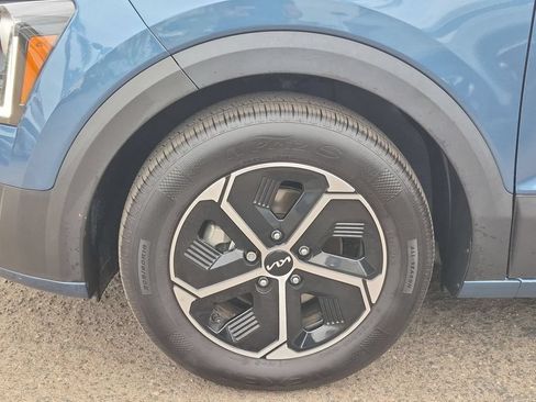 Used 2025 Kia Niro EX FWD image 34