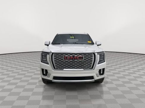 Used 2021 GMC Yukon Denali w/ Denali Premium Package image 3
