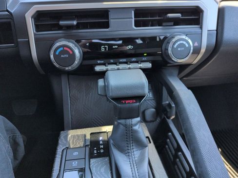 Used 2025 Toyota Tacoma TRD Off-Road AWD/4WD image 18