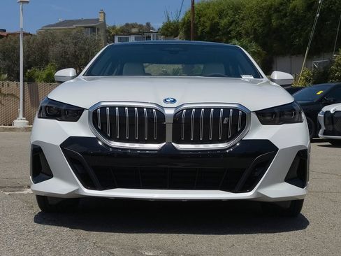 New 2027 BMW i5 eDrive40 w/ M Sport Package RWD image 2