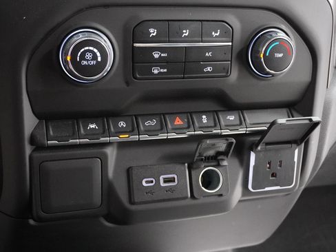 Used 2023 Chevrolet Silverado 1500 Custom image 23