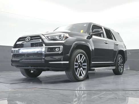 Used 2022 Toyota 4Runner Limited AWD/4WD image 19