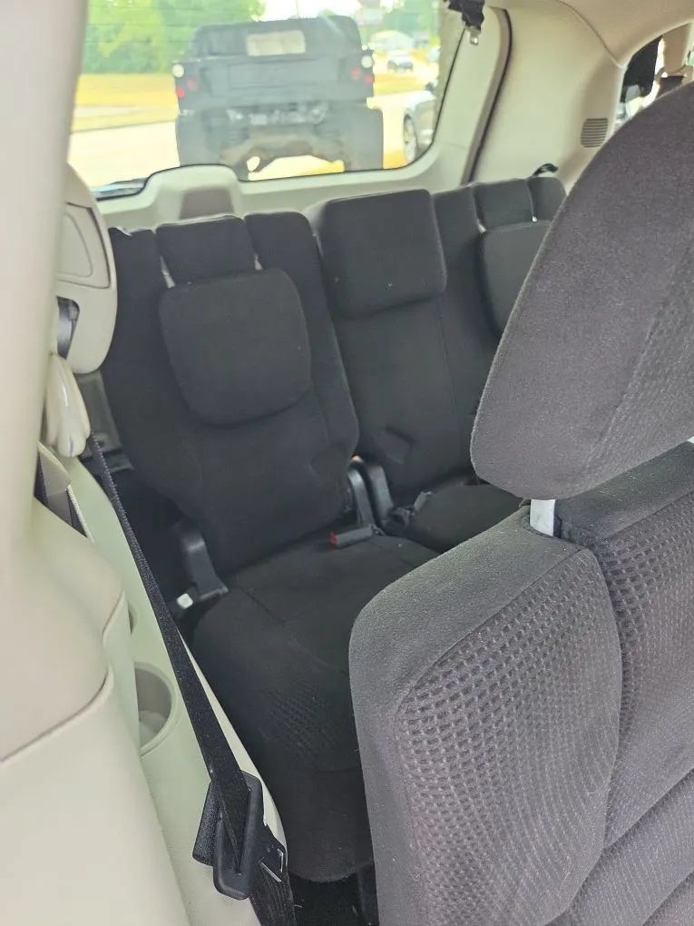 Used 2012 Dodge Grand Caravan SE FWD image 25