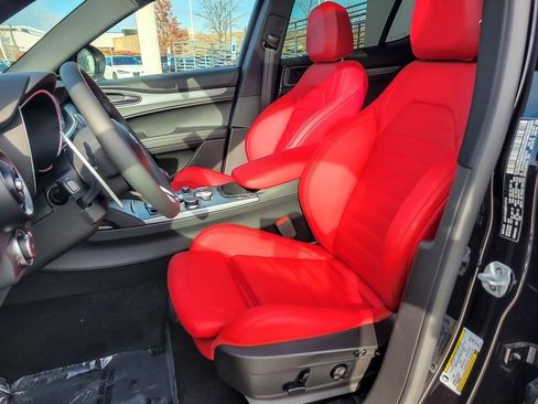 New 2025 Alfa Romeo Stelvio Sprint w/ Convenience Package image 8