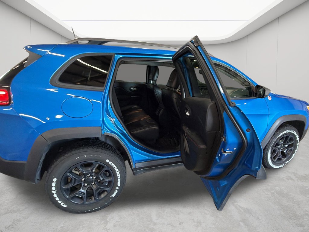 Used 2020 Jeep Cherokee Trailhawk w/ Comfort/Convenience Group AWD/4WD image 37