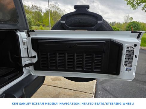 Used 2018 Jeep Wrangler Unlimited Sahara AWD/4WD image 45
