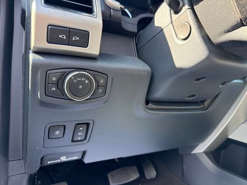 Used 2022 Ford F250 Lariat w/ Black Appearance Package AWD/4WD image 13