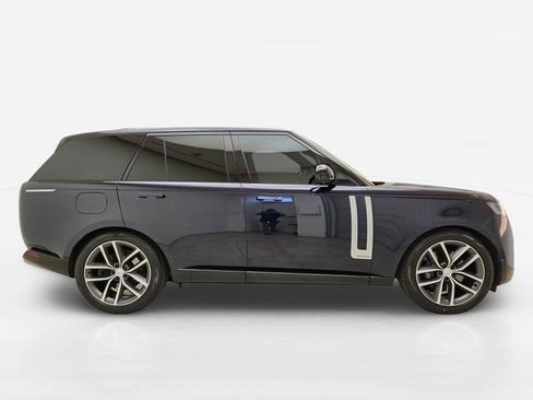 Used 2025 Land Rover Range Rover Autobiography AWD/4WD image 6