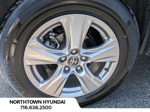 Used 2025 Toyota RAV4 XLE AWD/4WD image 41