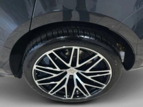 Used 2024 Porsche Macan image 21