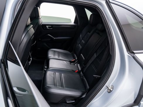 Used 2021 Porsche Cayenne GTS image 17