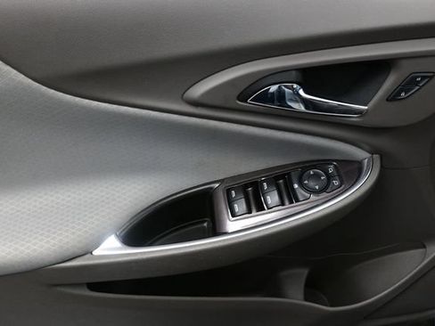 Used 2017 Chevrolet Malibu LT FWD image 13