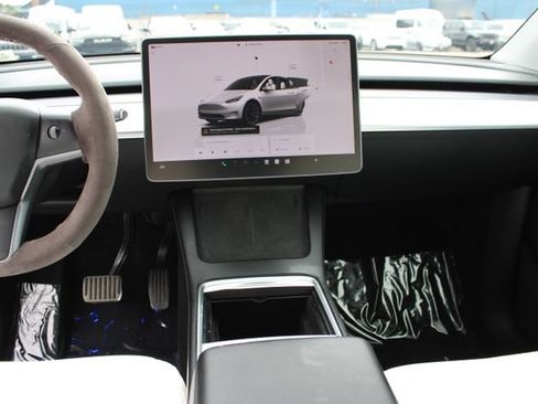 Used 2022 Tesla Model Y Long Range AWD/4WD image 14