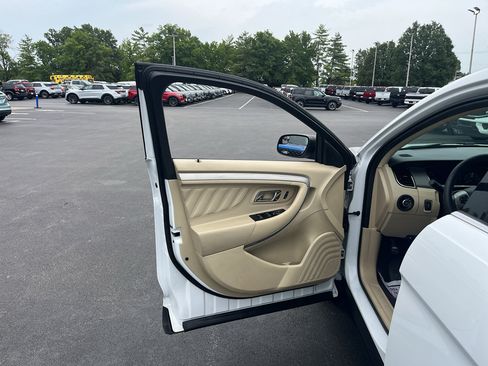 Used 2019 Ford Taurus SE FWD image 17