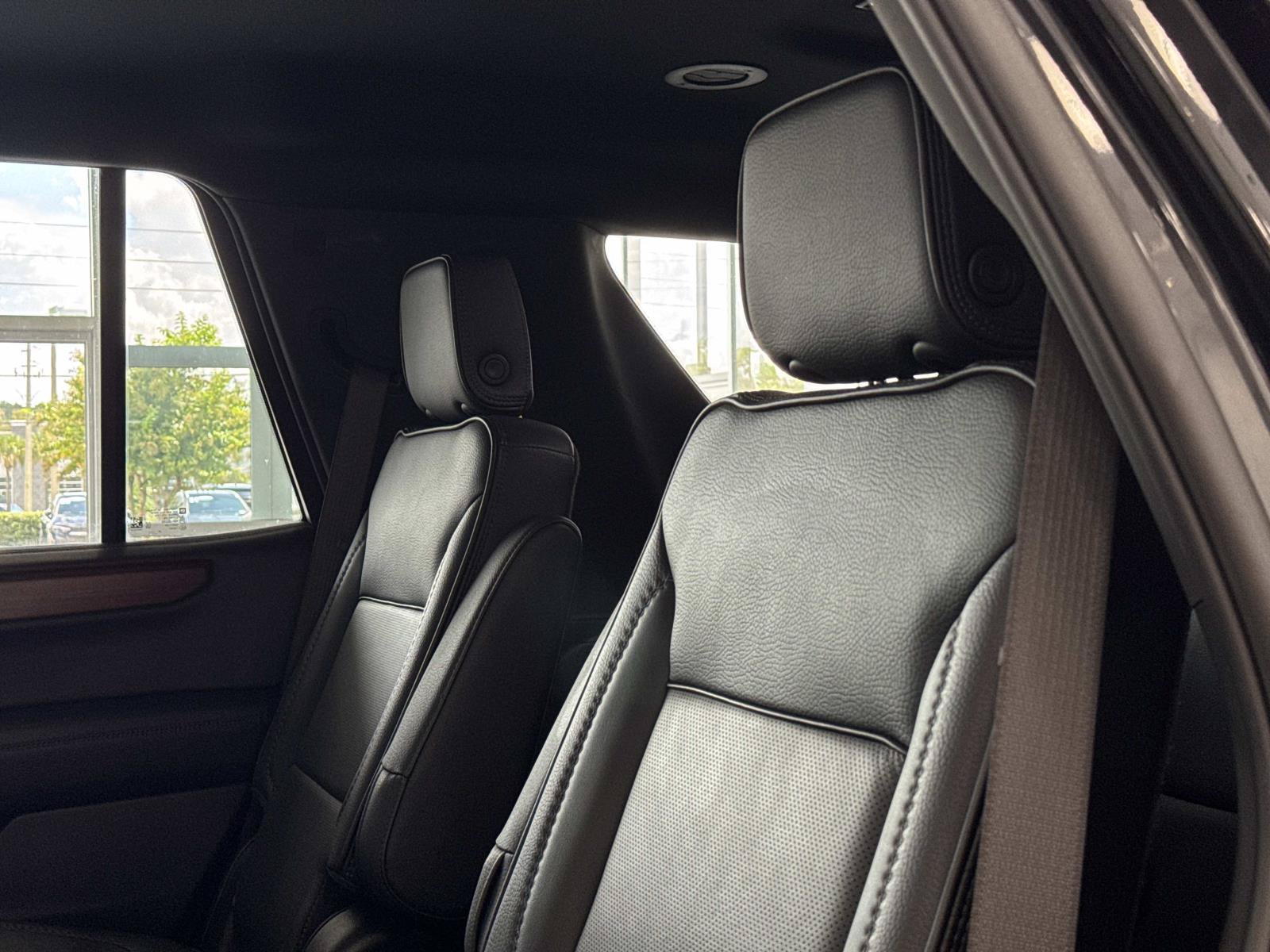 Used 2025 GMC Yukon Denali RWD image 6