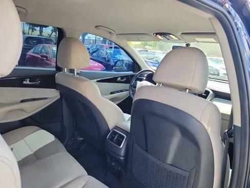 Used 2020 Kia Sorento LX FWD image 10