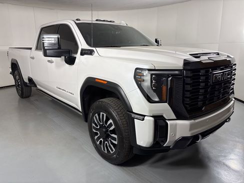 Used 2024 GMC Sierra 3500 Denali Ultimate image 2