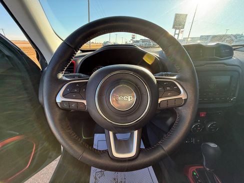 Used 2016 Jeep Renegade Trailhawk w/ Premium Trailhawk Package image 21