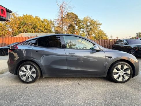 Used 2022 Tesla Model Y Long Range AWD/4WD image 5